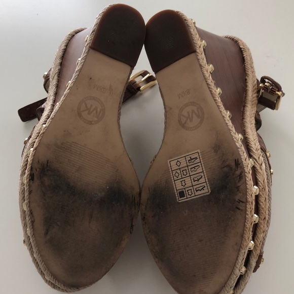 MICHAEL Michael Kors straw and gold stud wedges - Picture 7 of 8